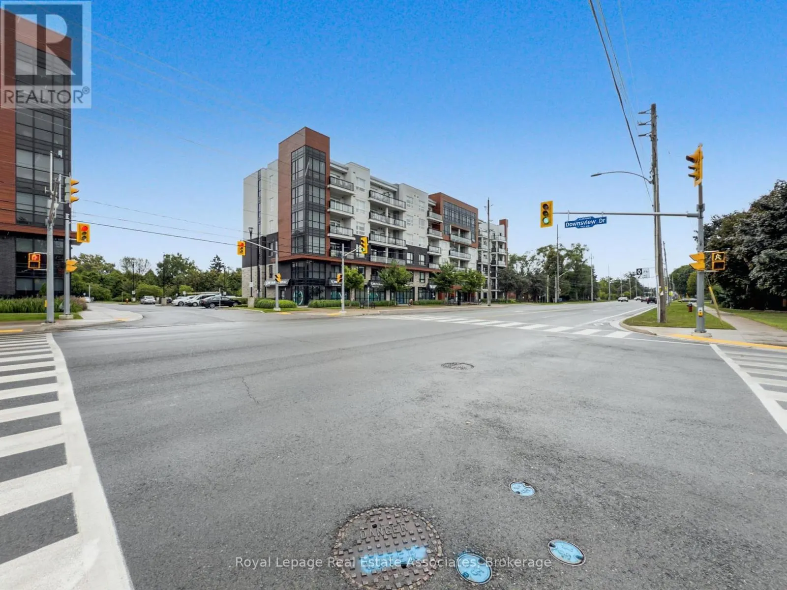 409 - 320 PLAINS ROAD E