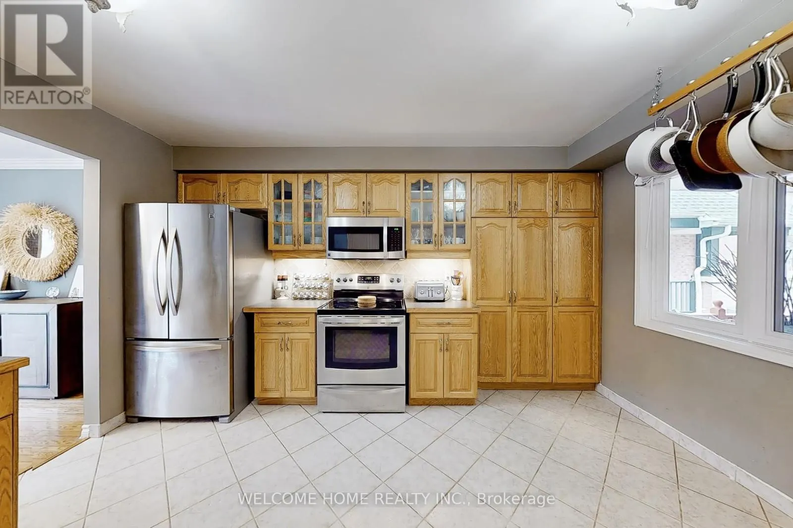 6079 LEESIDE CRESCENT