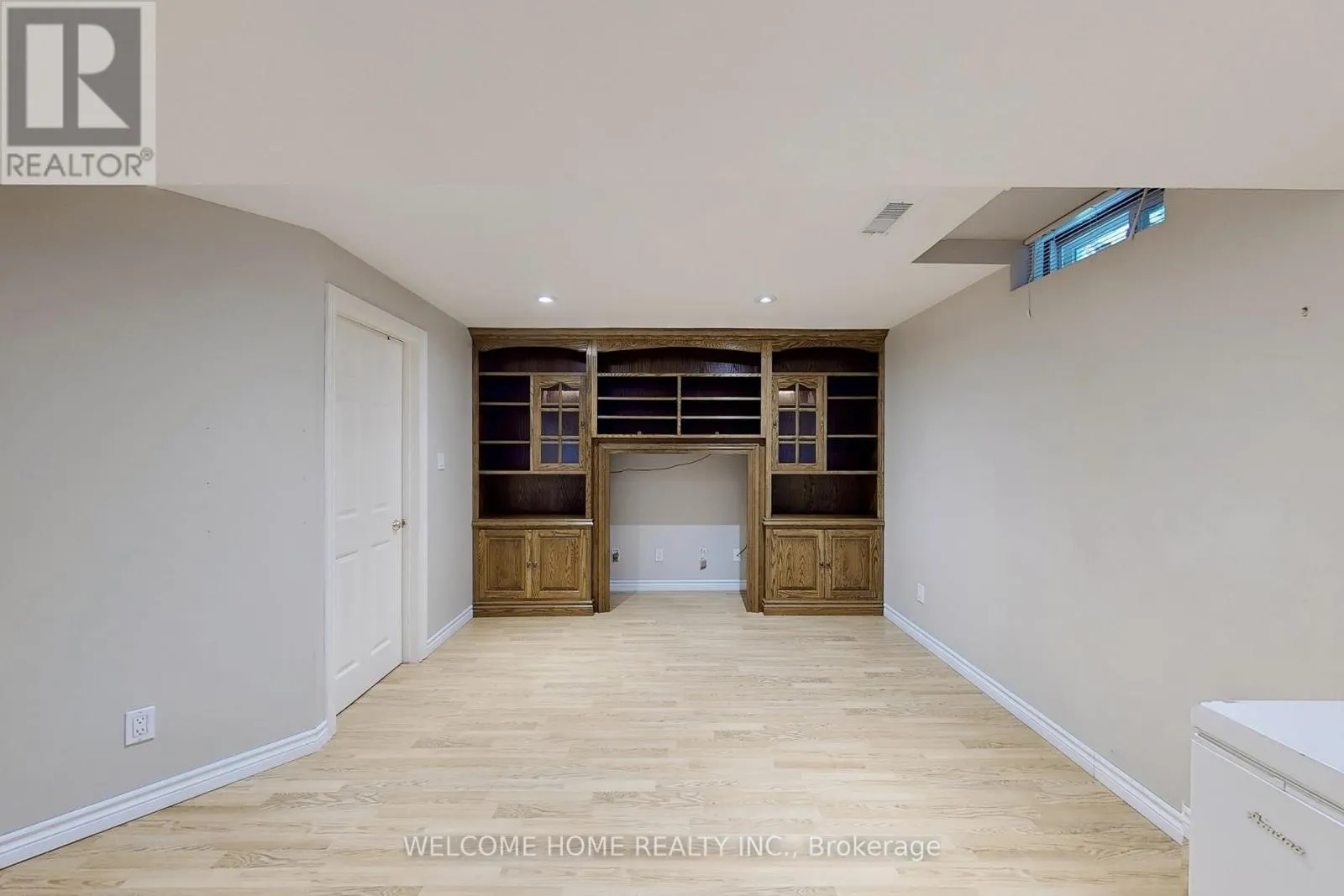 6079 LEESIDE CRESCENT