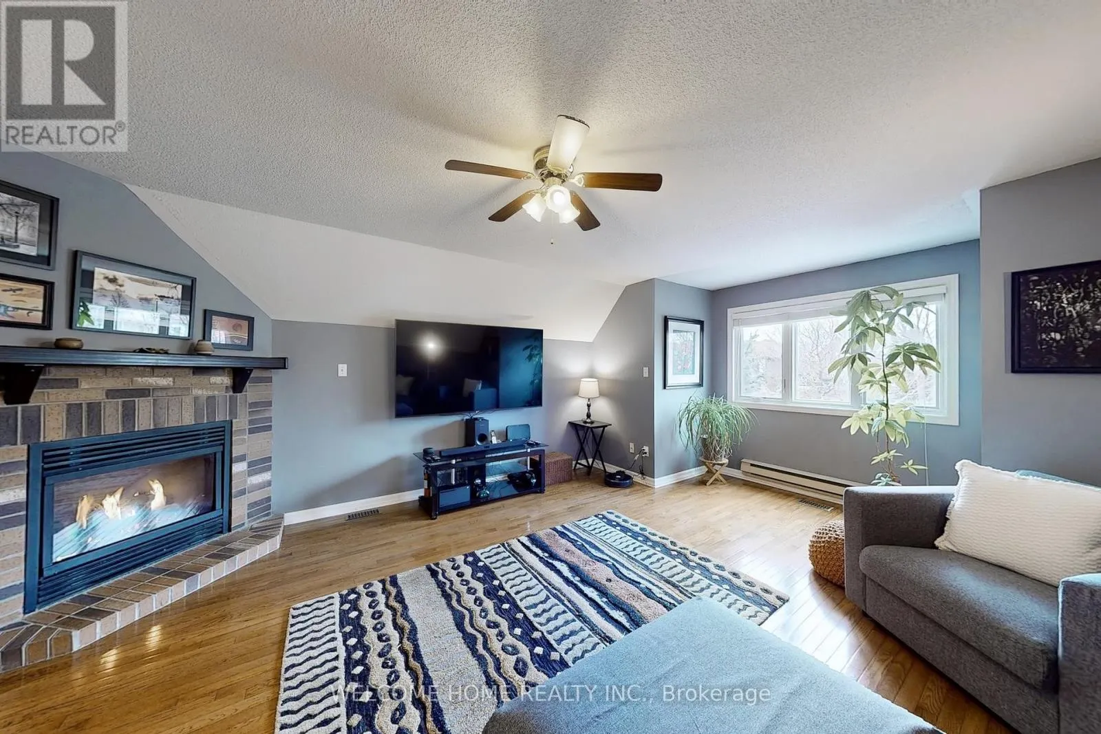 6079 LEESIDE CRESCENT