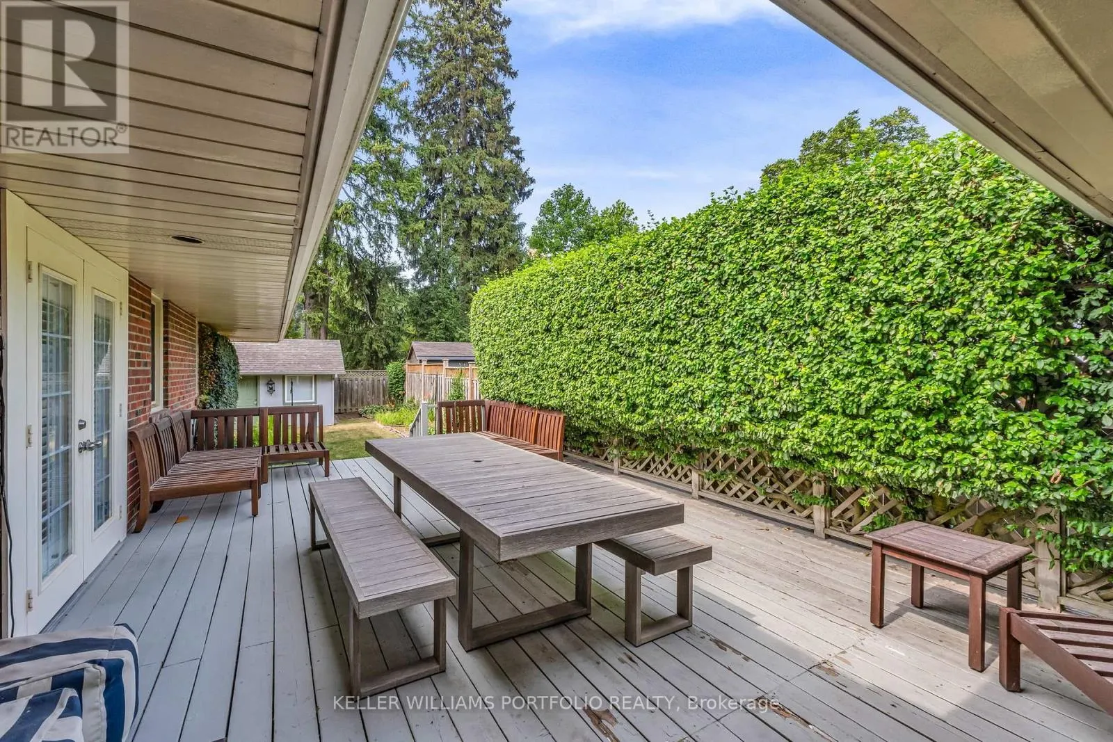 1123 LAKESHORE ROAD E