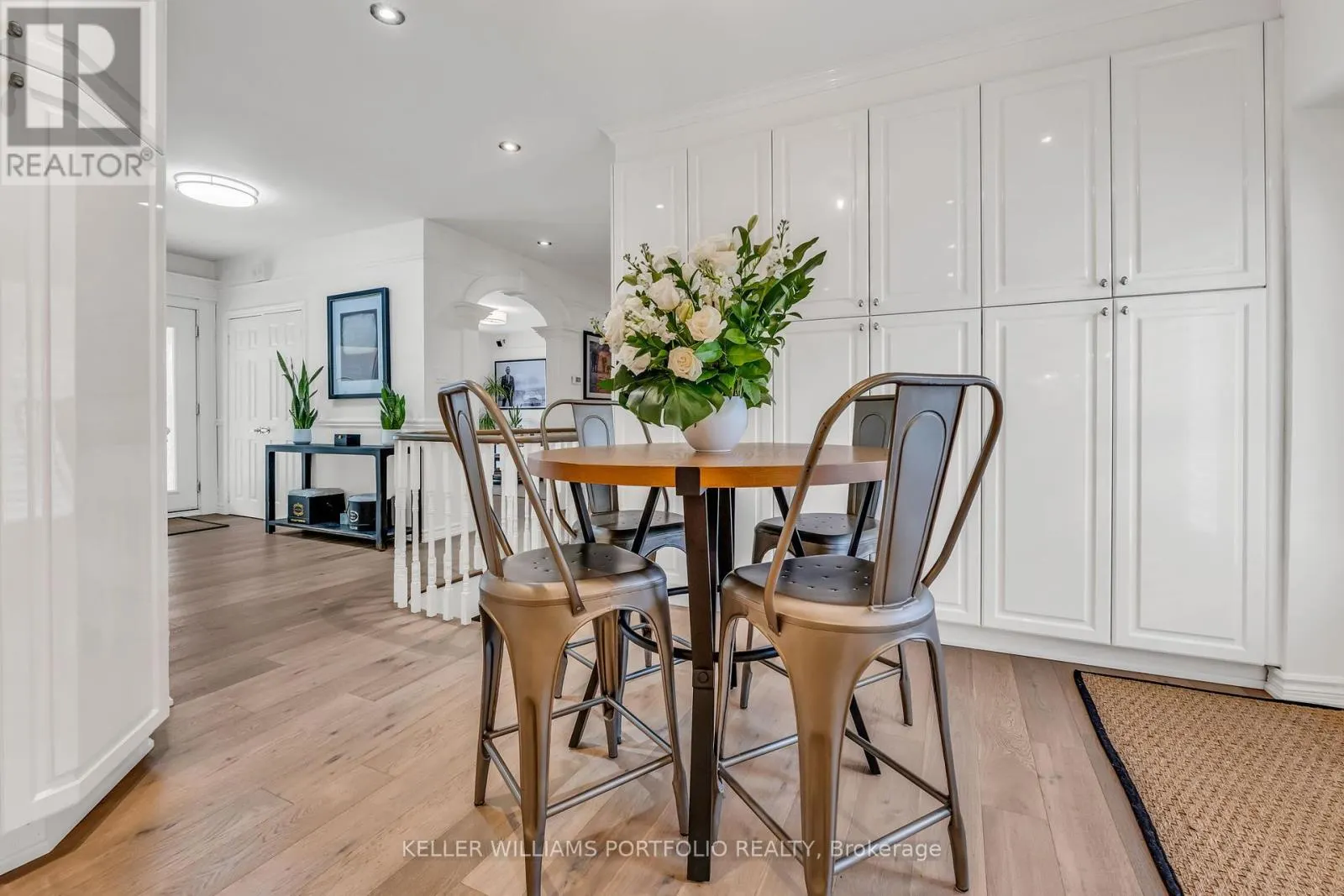 1123 LAKESHORE ROAD E
