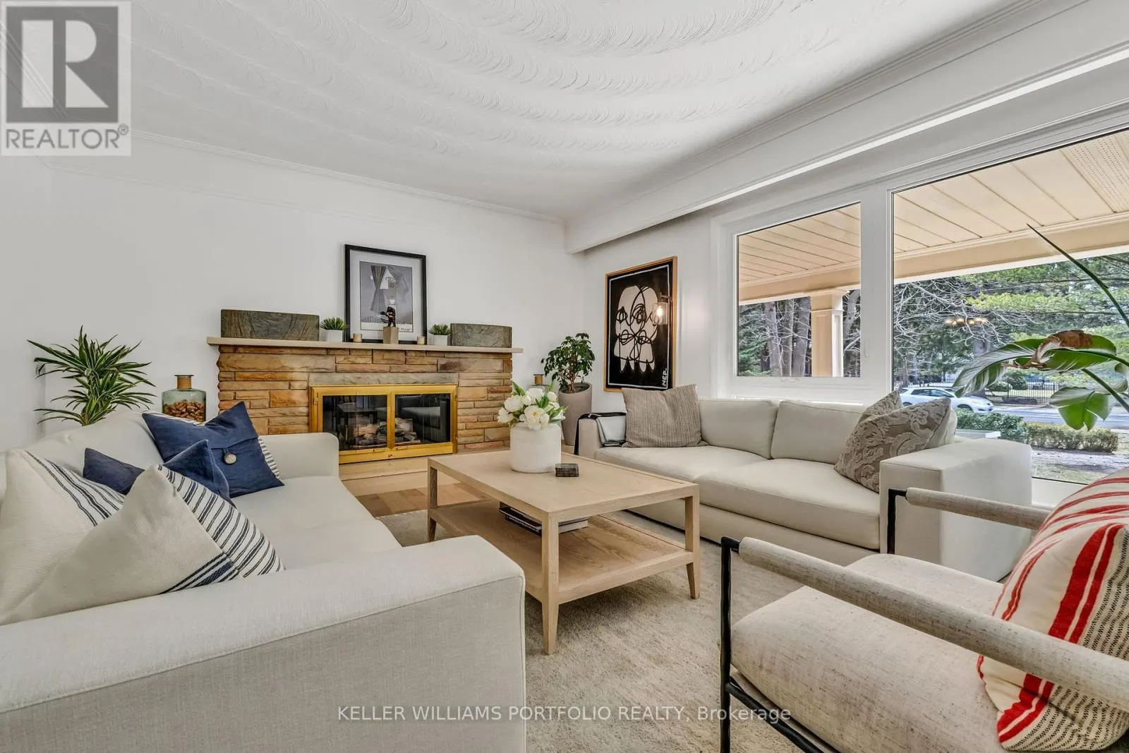 1123 LAKESHORE ROAD E