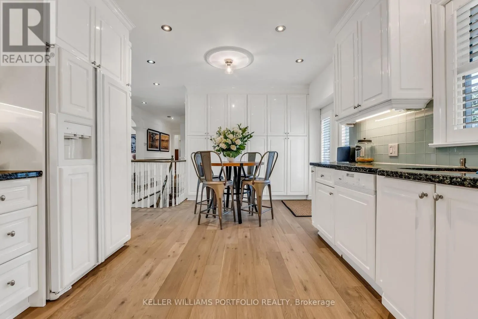 1123 LAKESHORE ROAD E