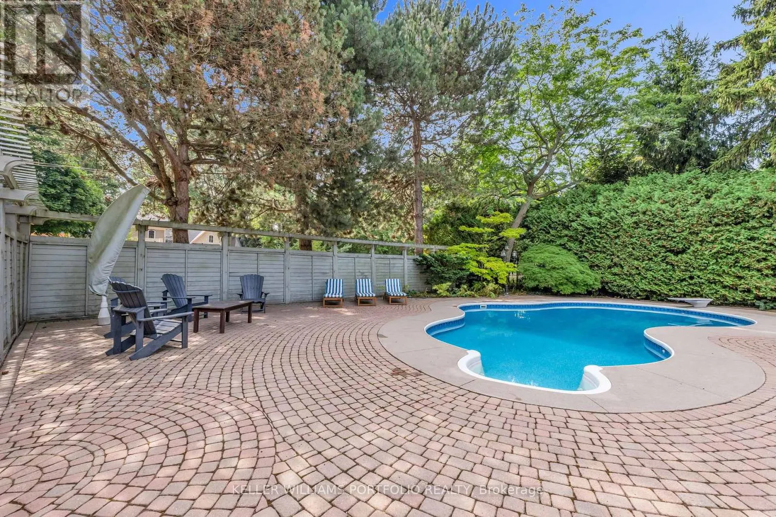 1123 LAKESHORE ROAD E