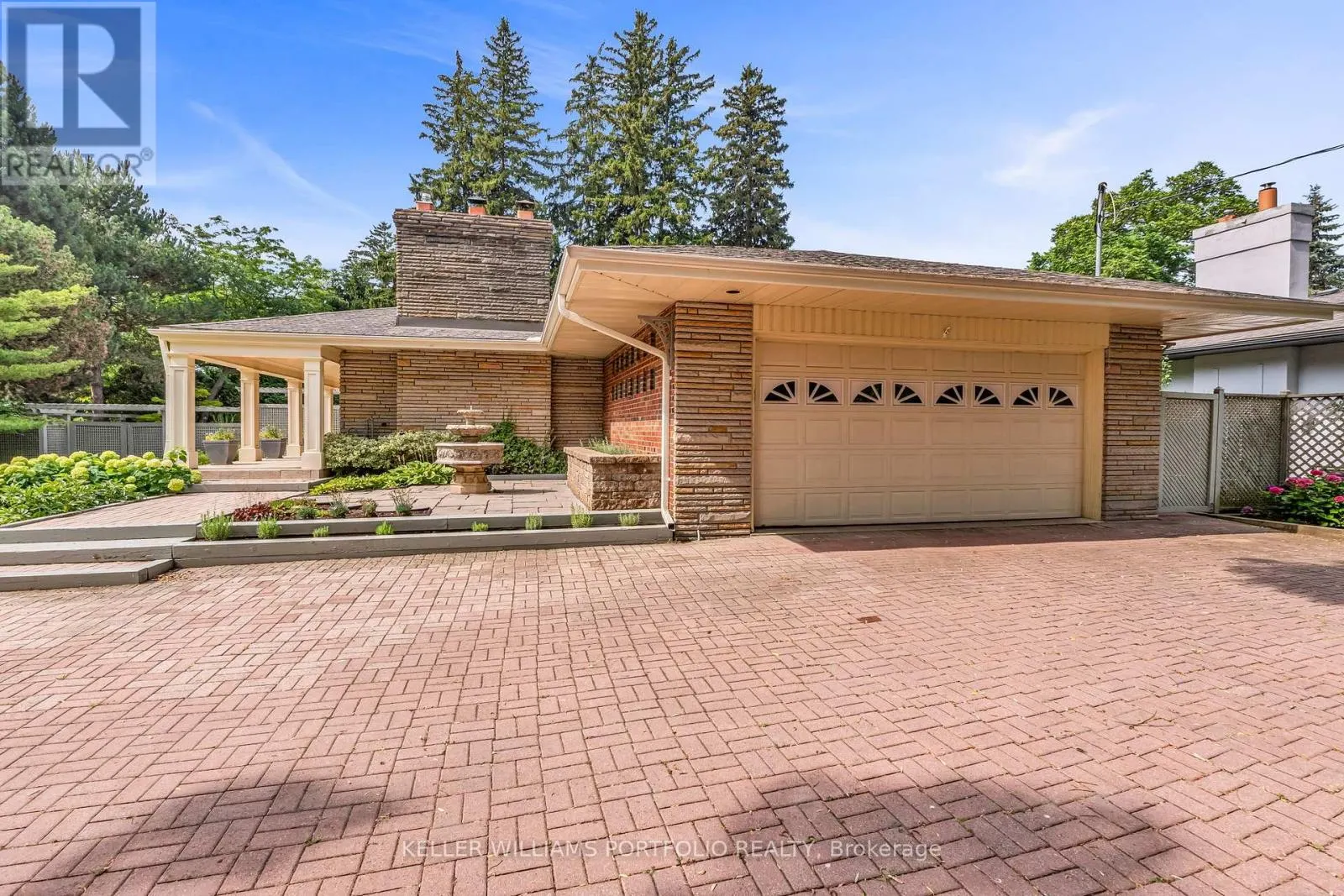1123 LAKESHORE ROAD E