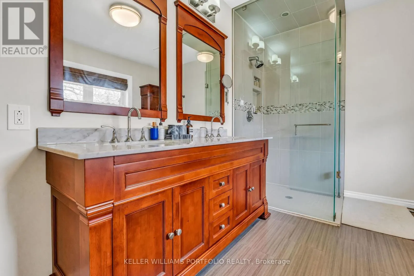 1123 LAKESHORE ROAD E