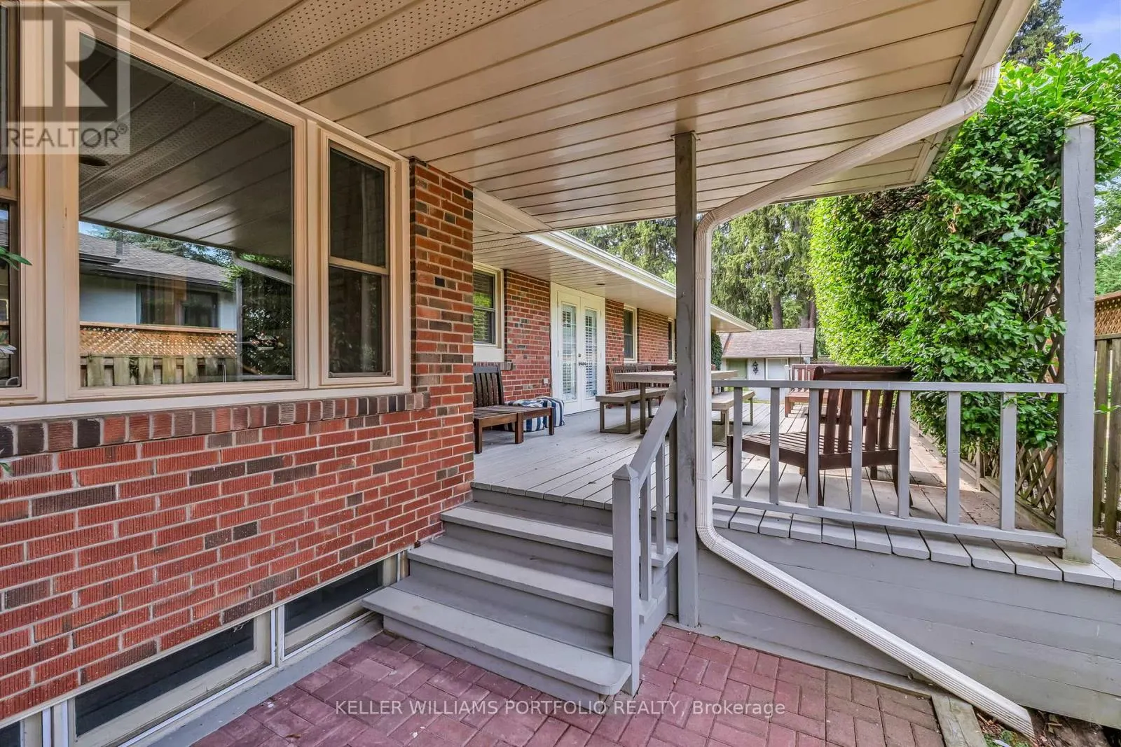 1123 LAKESHORE ROAD E