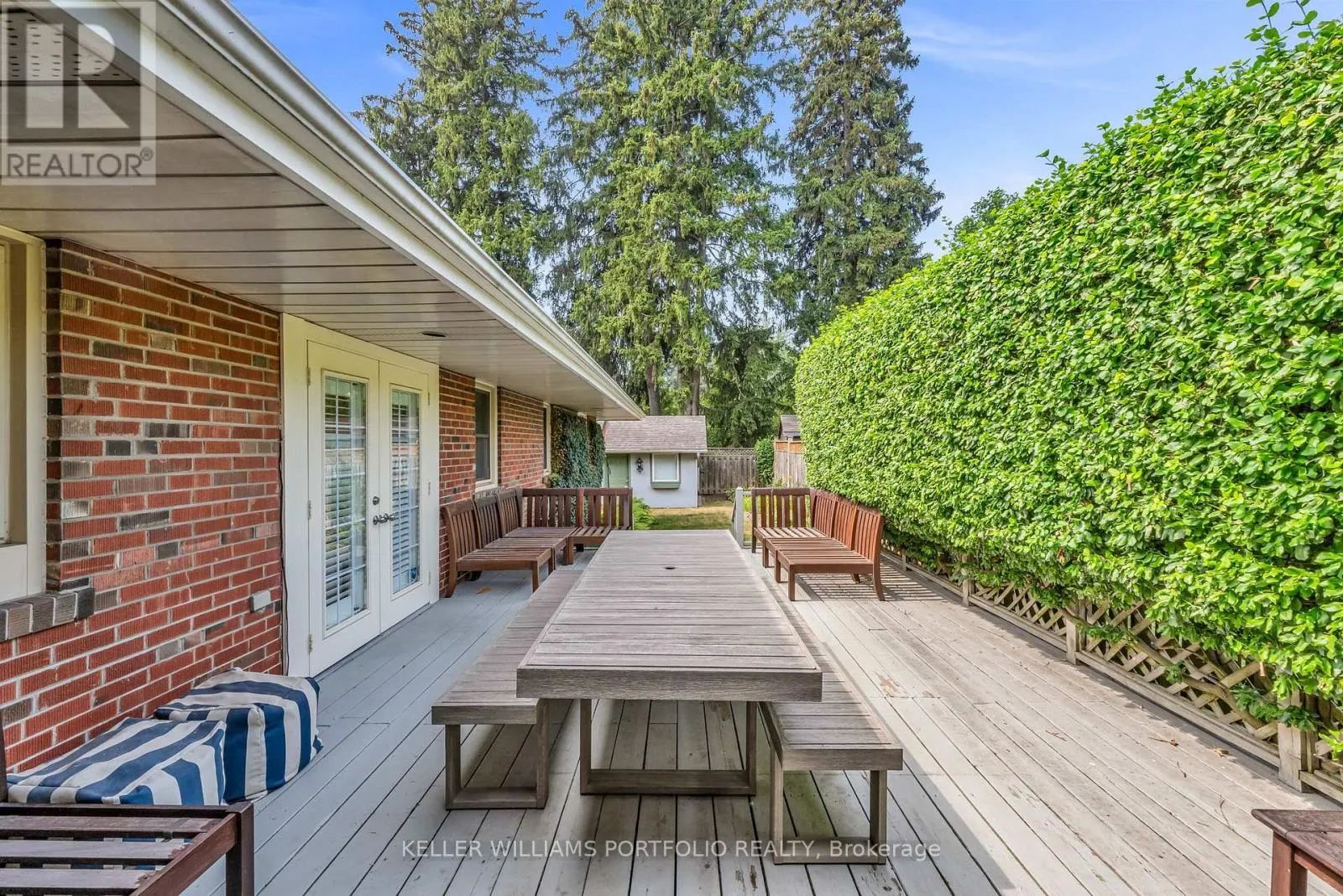 1123 LAKESHORE ROAD E