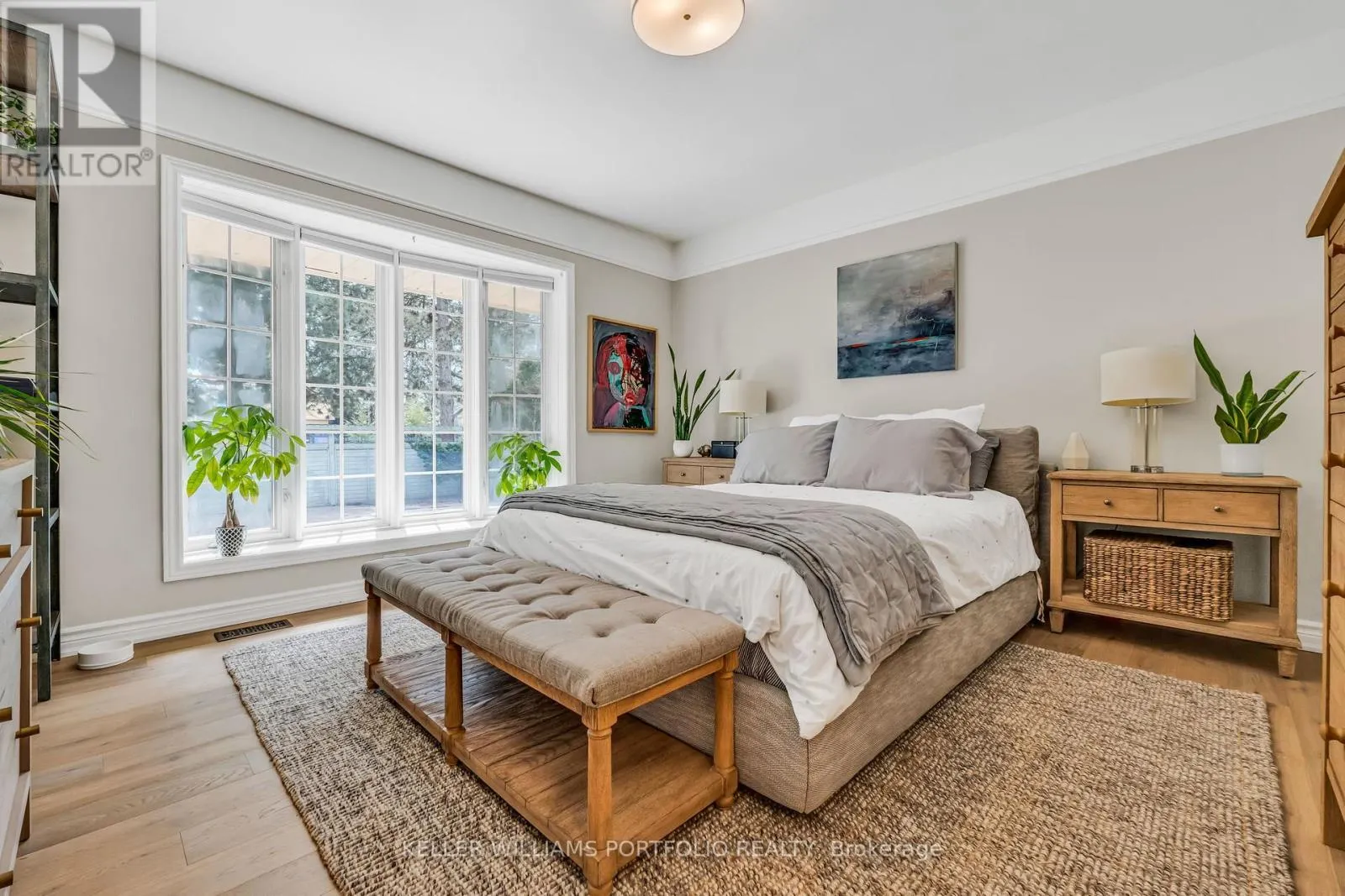 1123 LAKESHORE ROAD E