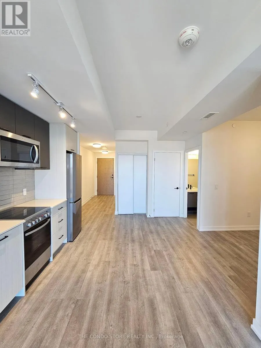427 - 2300 ST CLAIR AVENUE W