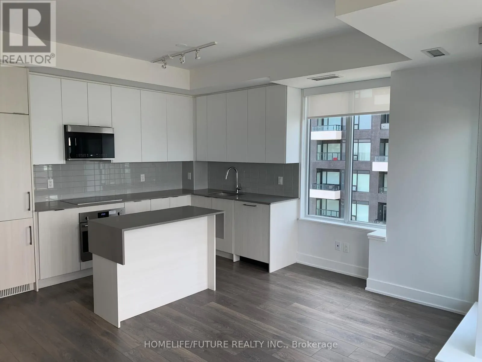 1024 - 2485 TAUNTON ROAD