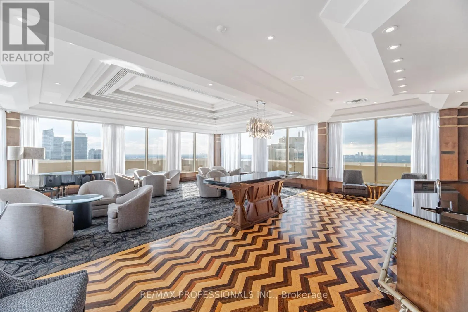 510 - 1 PALACE PIER COURT