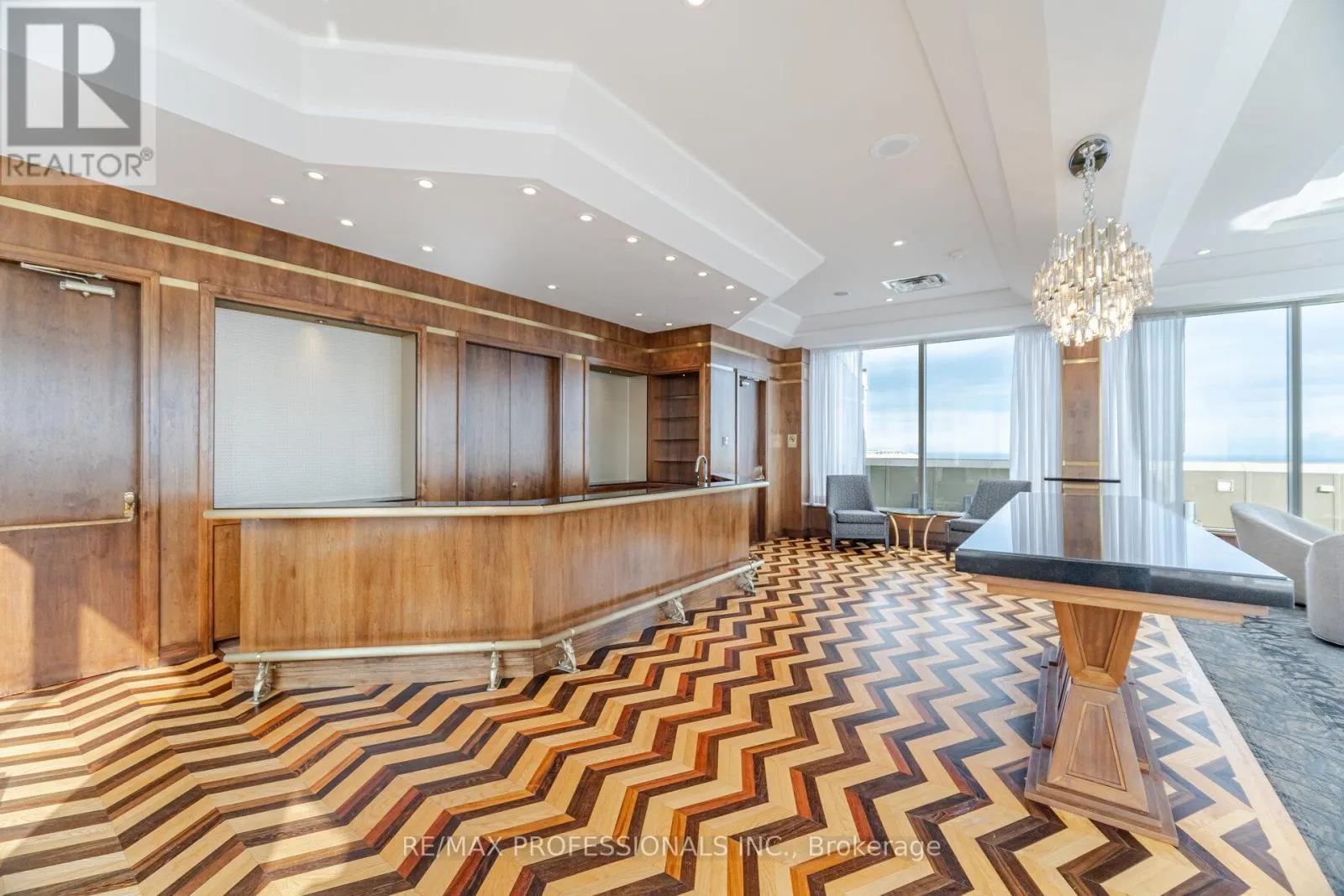 510 - 1 PALACE PIER COURT