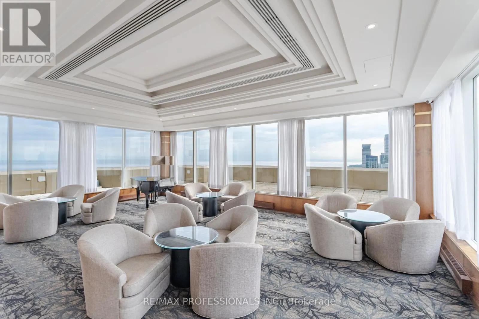 510 - 1 PALACE PIER COURT