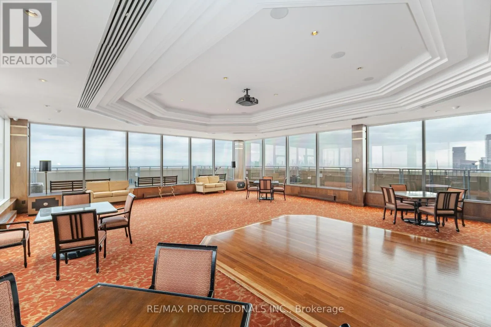 510 - 1 PALACE PIER COURT