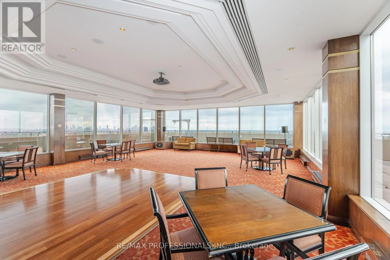510 - 1 PALACE PIER COURT