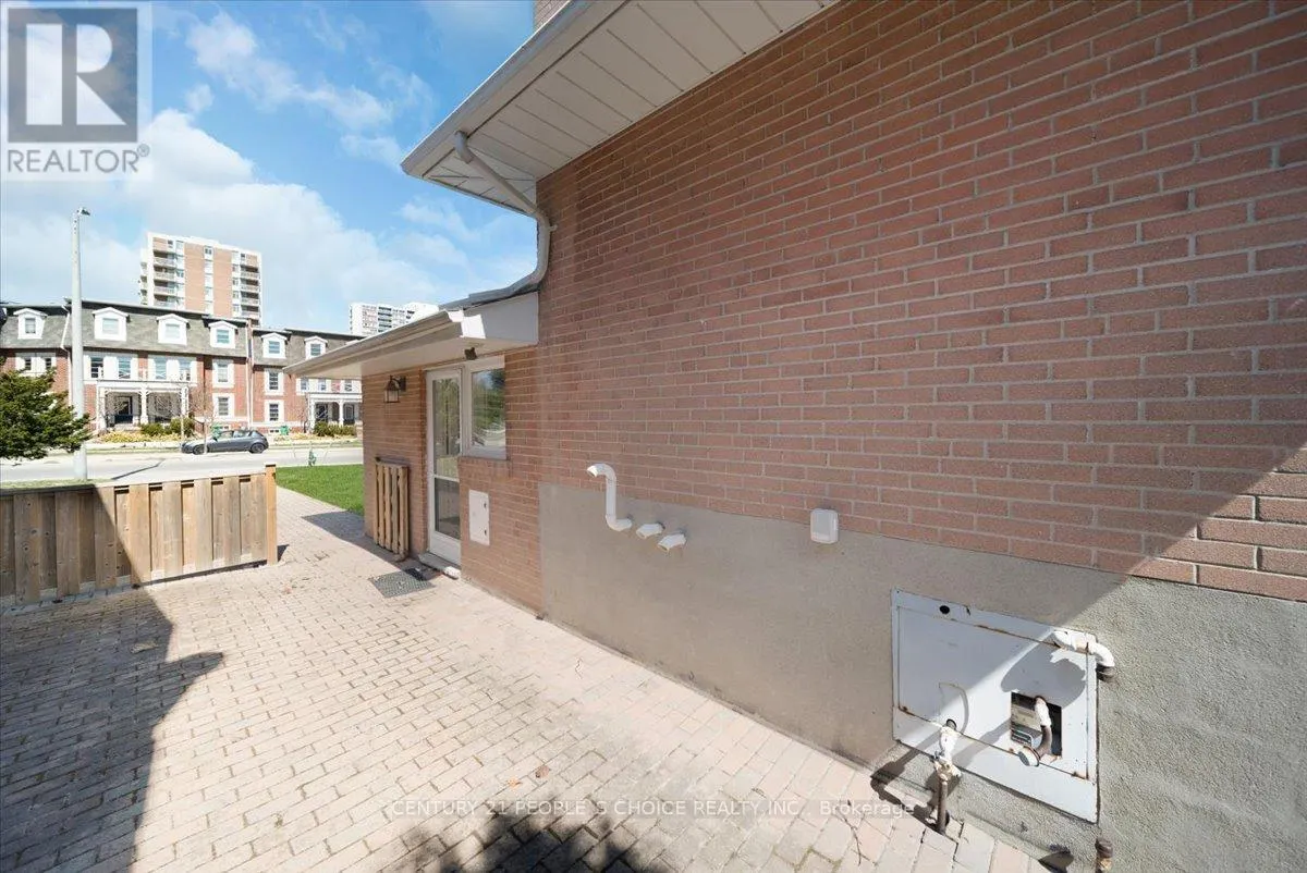 2374 TRUSCOTT DRIVE