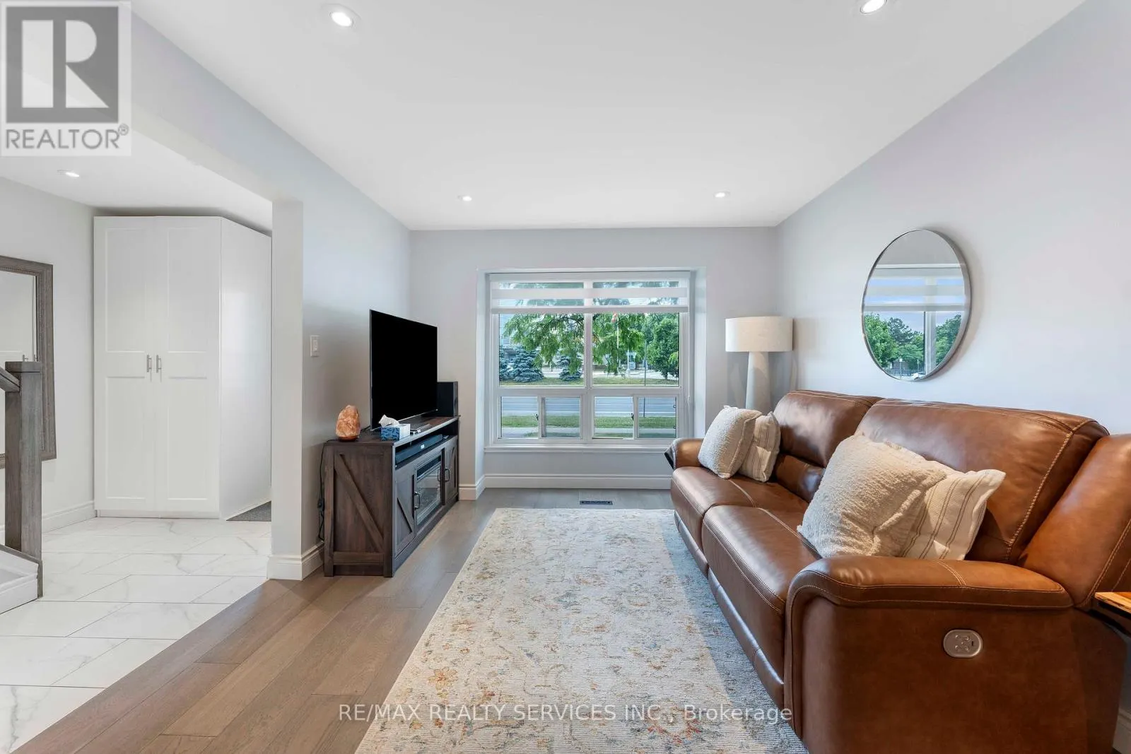 94 - 94 GUILDFORD CRESCENT