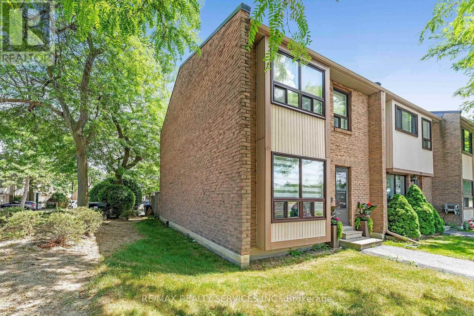 94 - 94 GUILDFORD CRESCENT