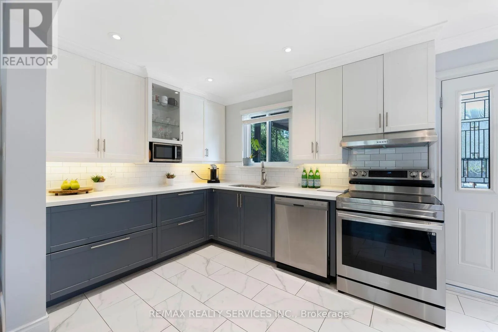 94 - 94 GUILDFORD CRESCENT