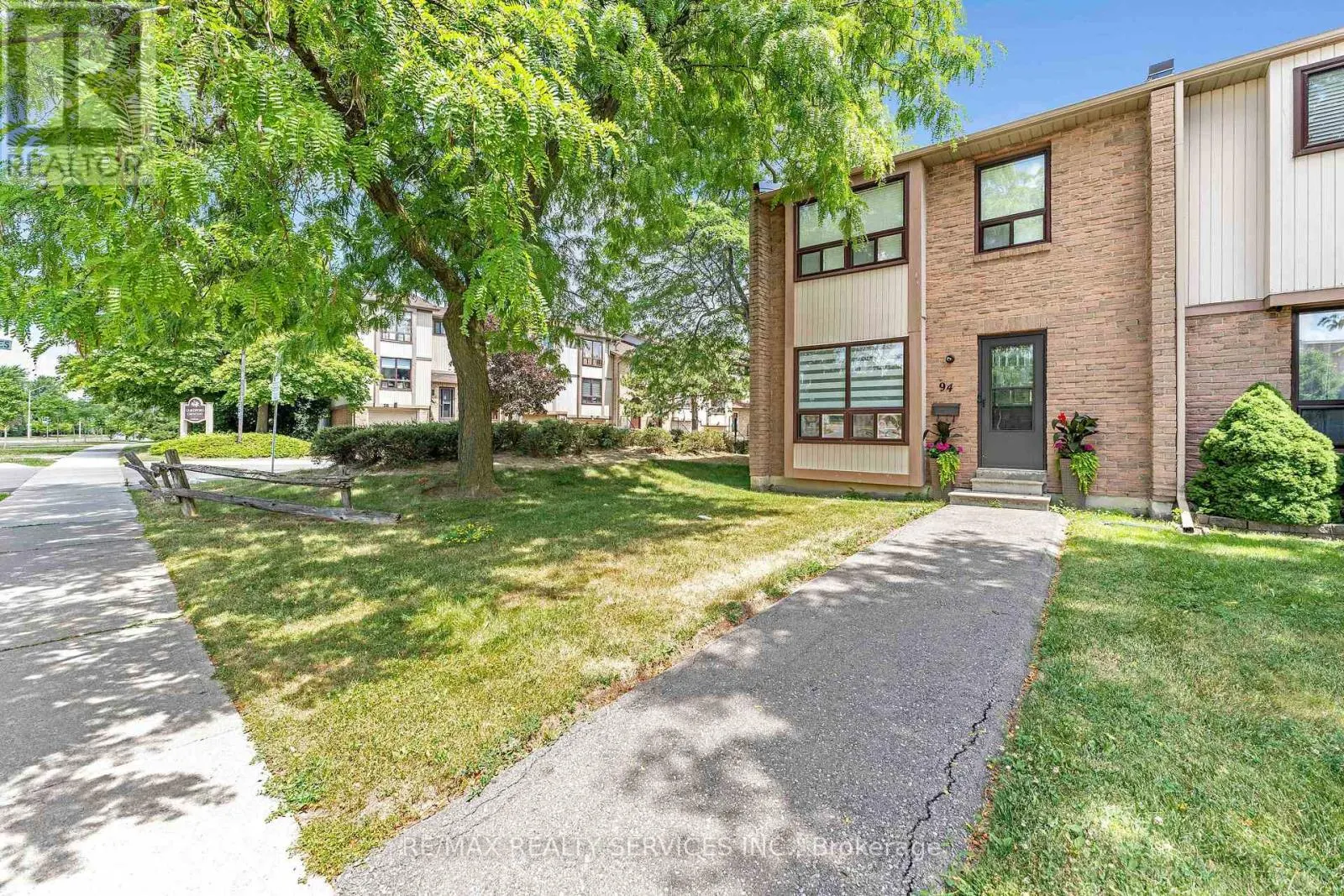 94 - 94 GUILDFORD CRESCENT