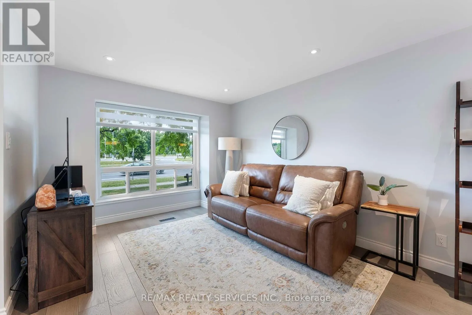 94 - 94 GUILDFORD CRESCENT