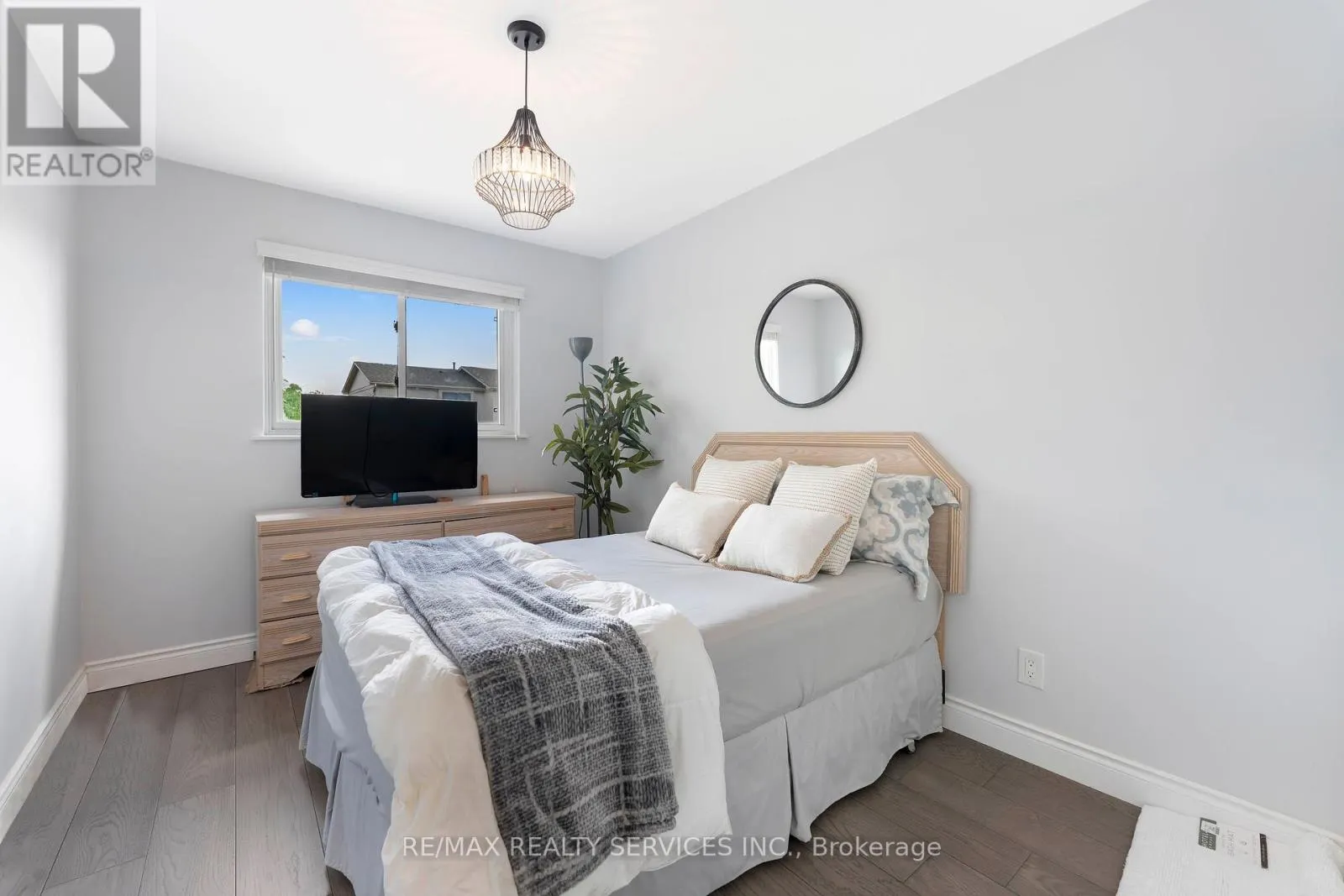 94 - 94 GUILDFORD CRESCENT