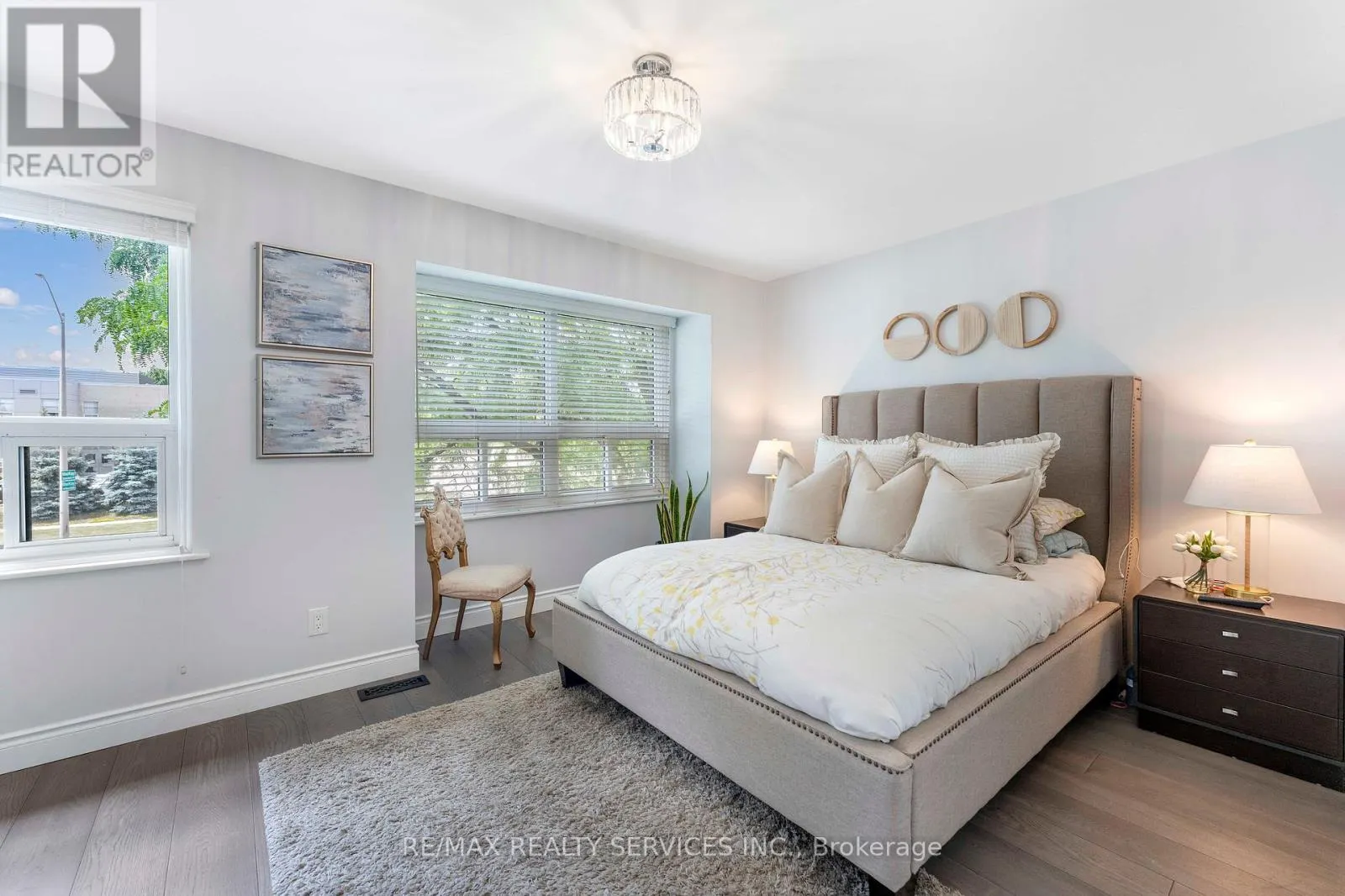 94 - 94 GUILDFORD CRESCENT