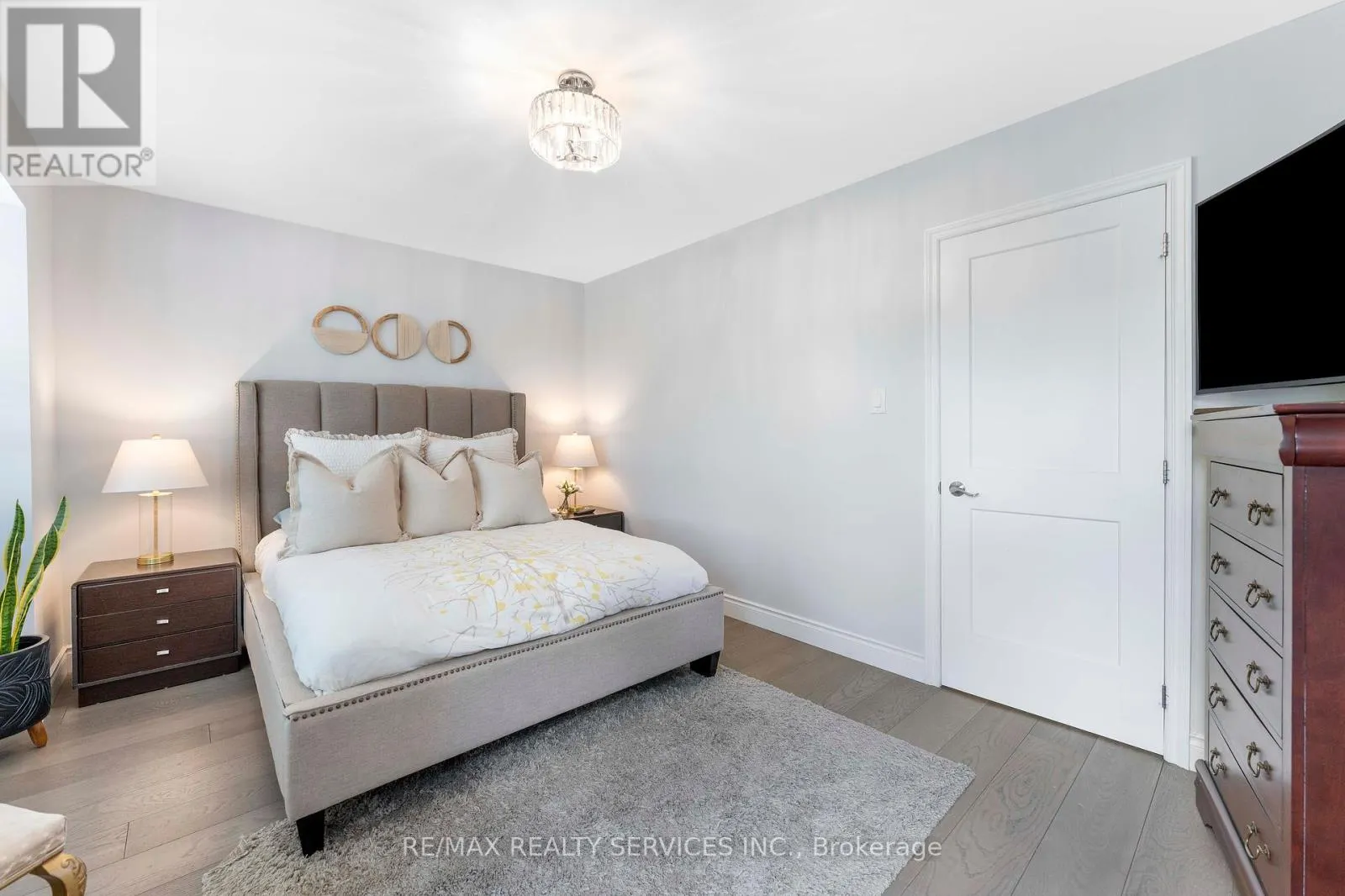94 - 94 GUILDFORD CRESCENT