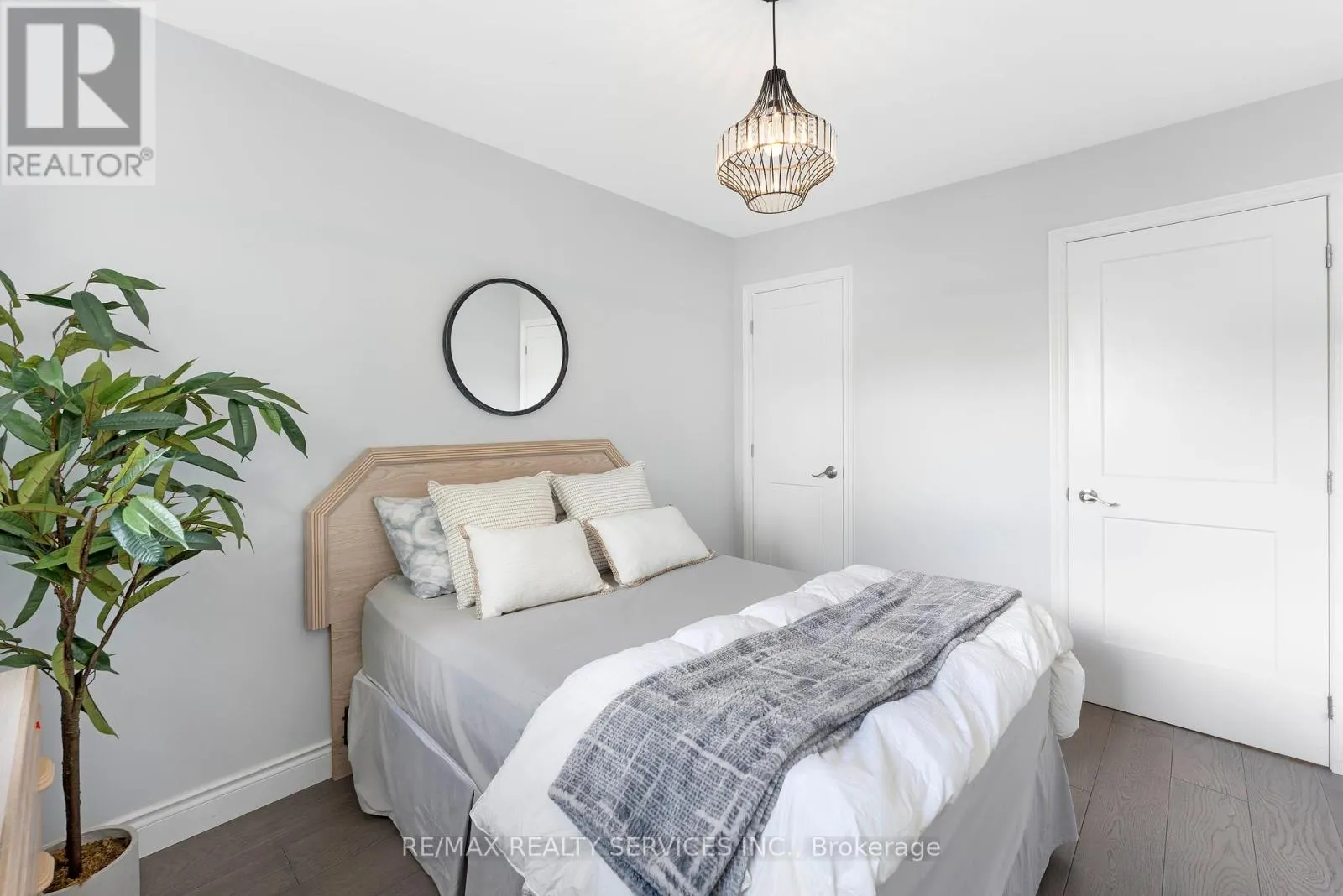 94 - 94 GUILDFORD CRESCENT