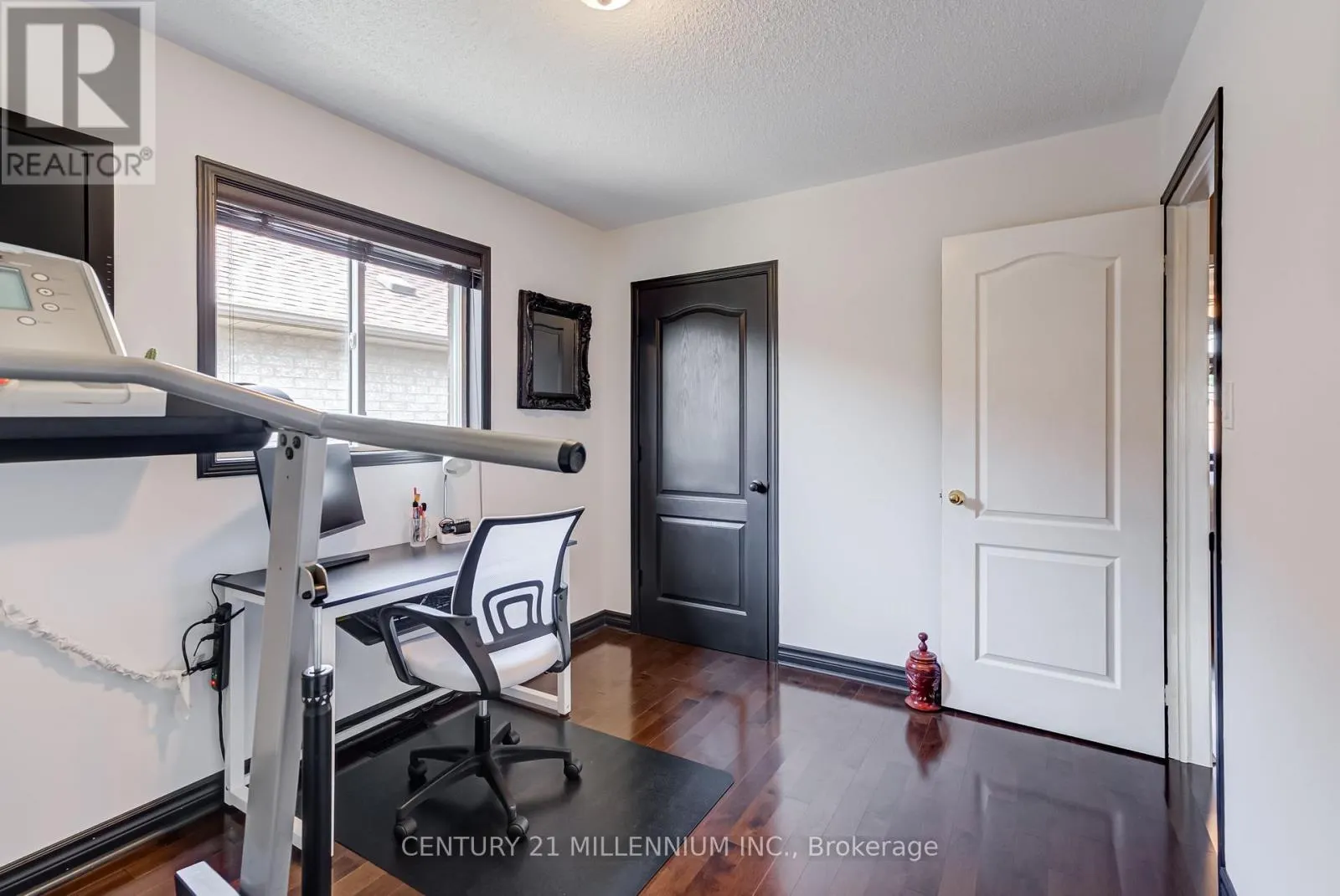 3854 FOXBOROUGH TRAIL