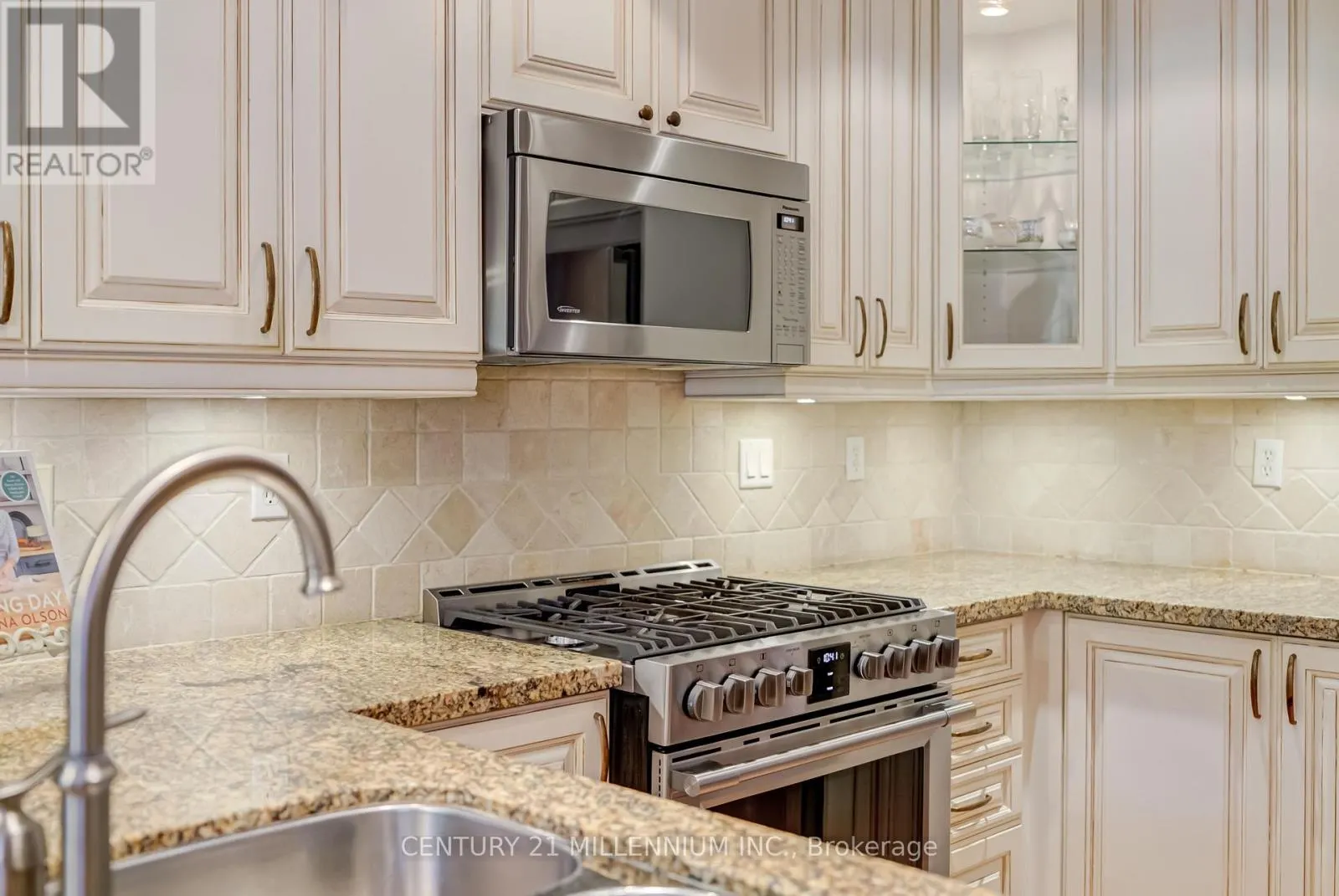 3854 FOXBOROUGH TRAIL