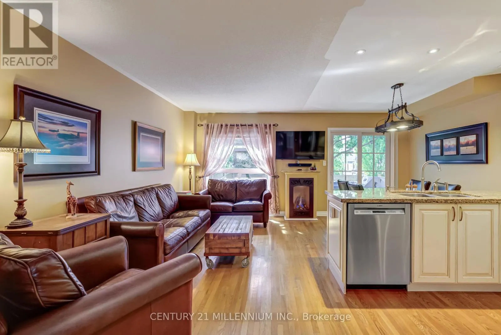 3854 FOXBOROUGH TRAIL