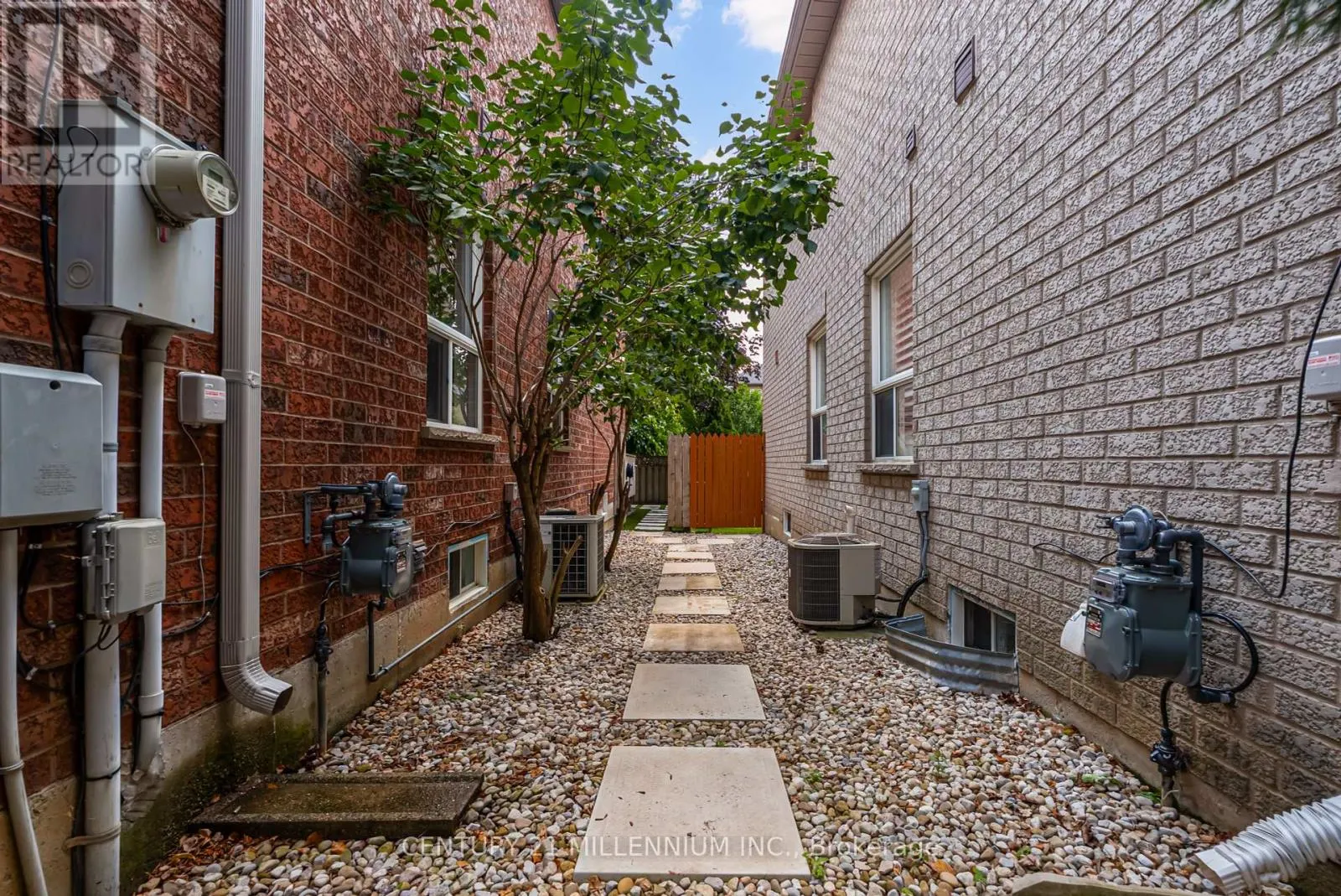 3854 FOXBOROUGH TRAIL