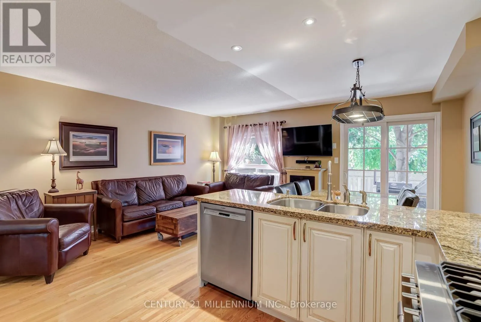 3854 FOXBOROUGH TRAIL