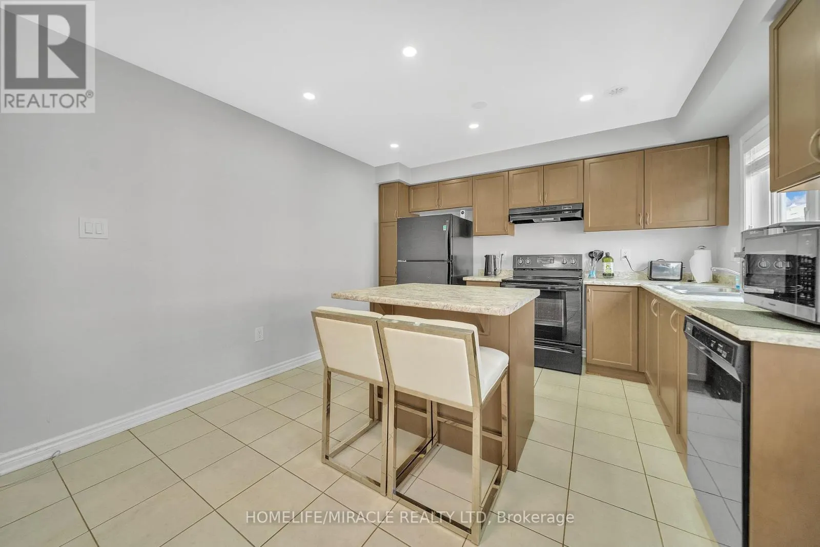 43 BAYCLIFFE CRESCENT