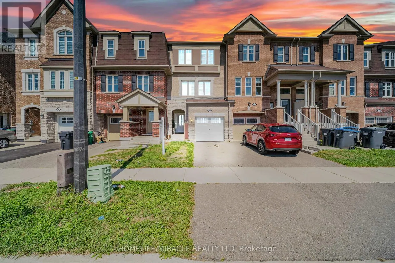43 BAYCLIFFE CRESCENT