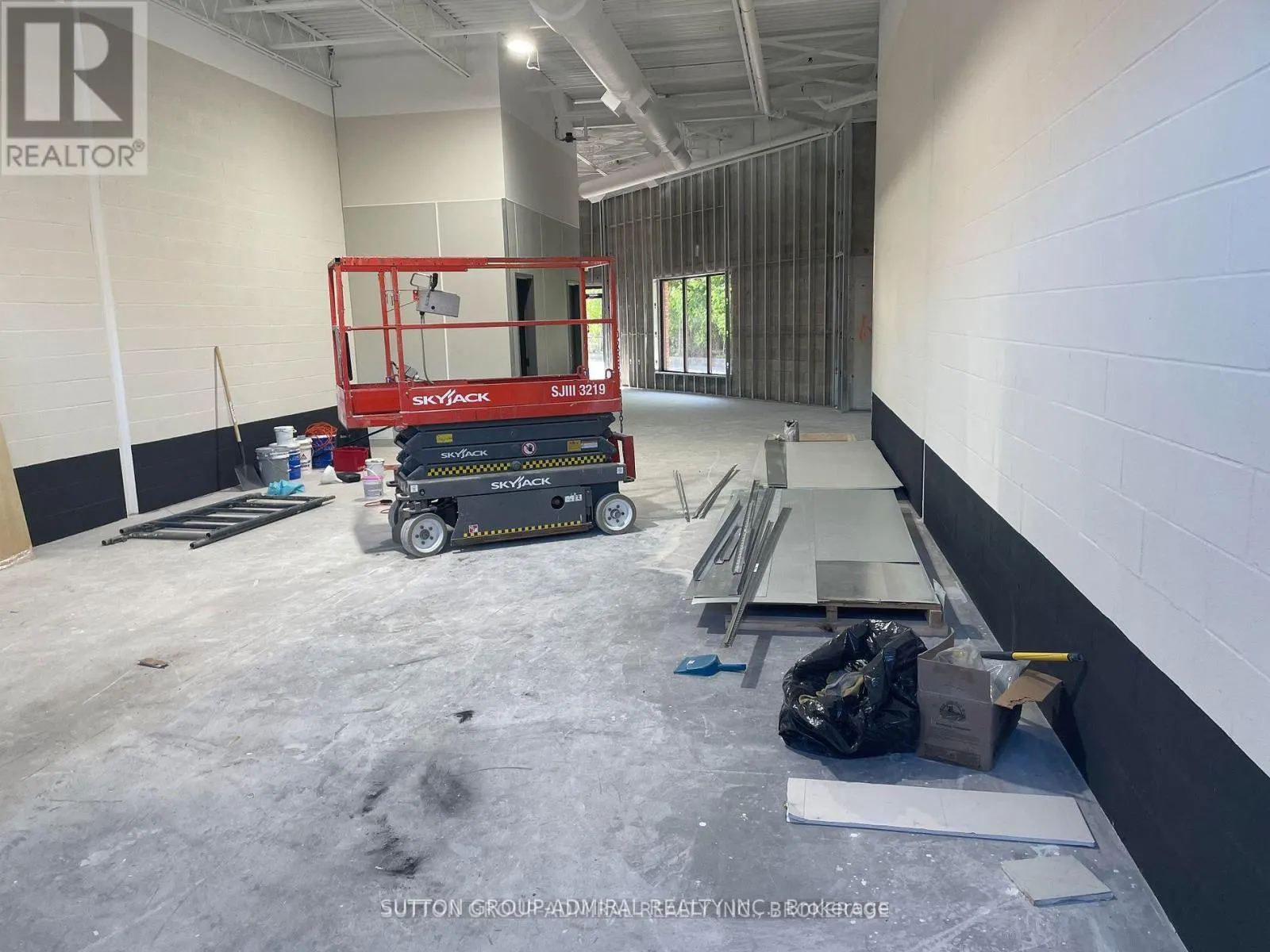 29 - 2011 LAWRENCE AVENUE W