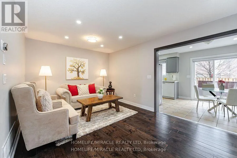 7 EASTVIEW GATE