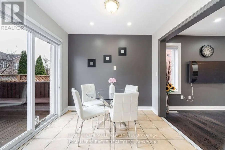 7 EASTVIEW GATE