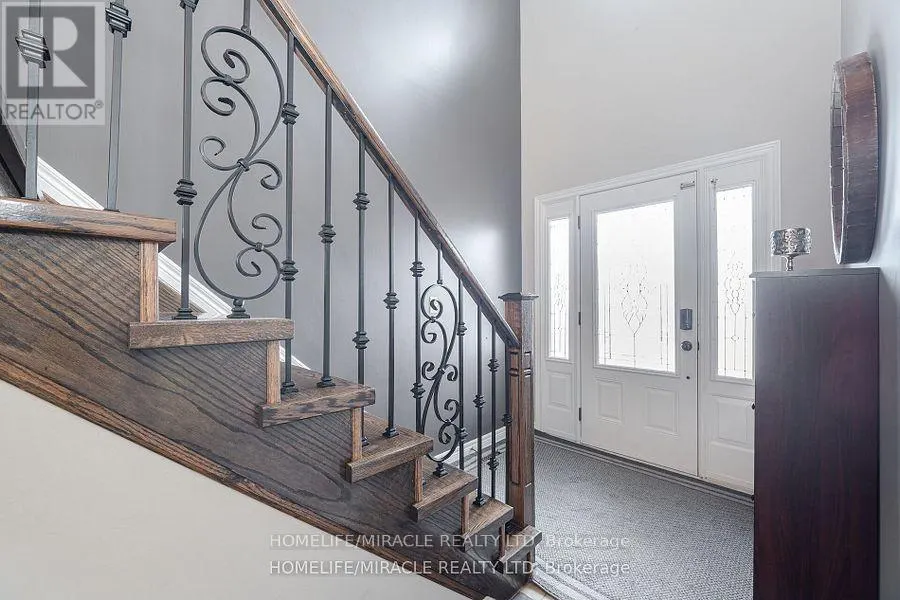 7 EASTVIEW GATE