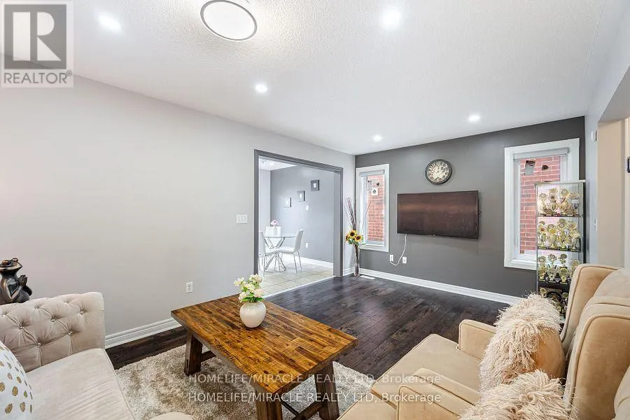 7 EASTVIEW GATE