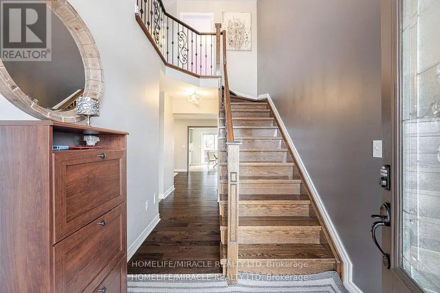 7 EASTVIEW GATE
