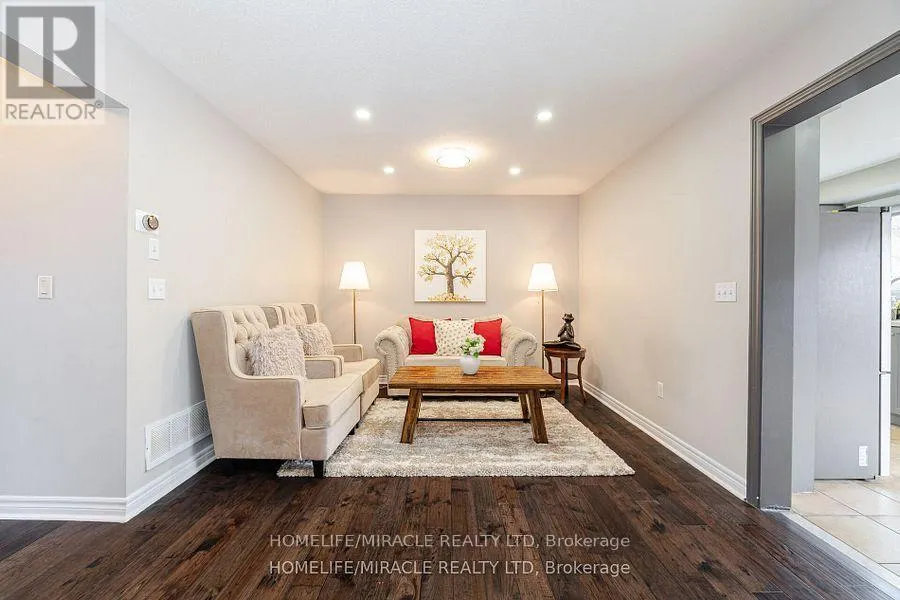 7 EASTVIEW GATE