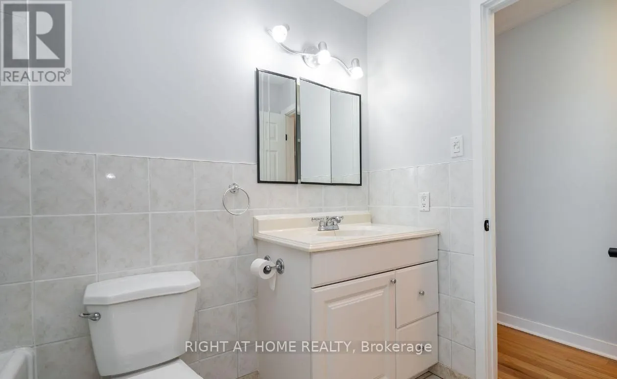 UPPER - 4122 DURSLEY CRESCENT