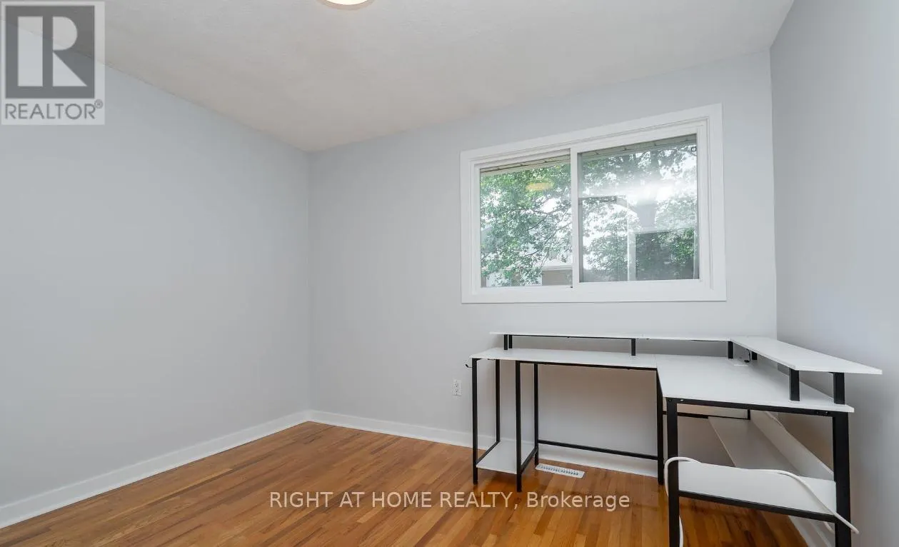 UPPER - 4122 DURSLEY CRESCENT