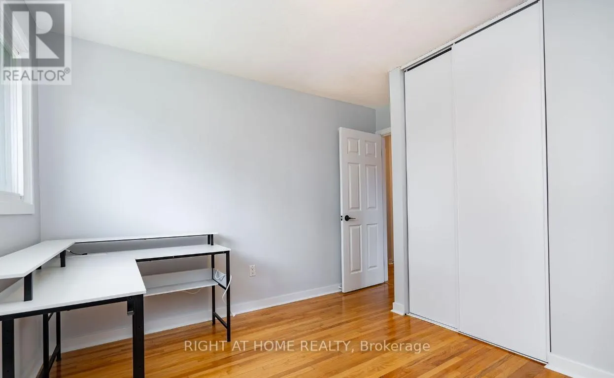 UPPER - 4122 DURSLEY CRESCENT