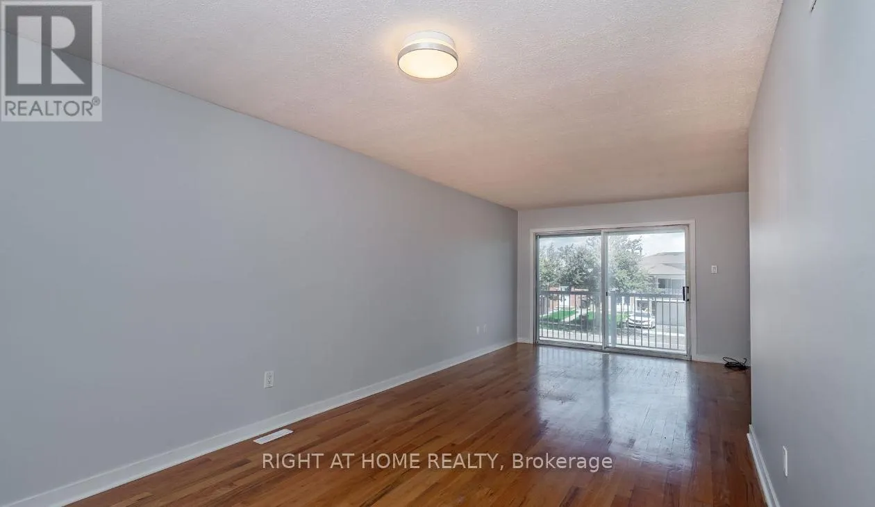 UPPER - 4122 DURSLEY CRESCENT
