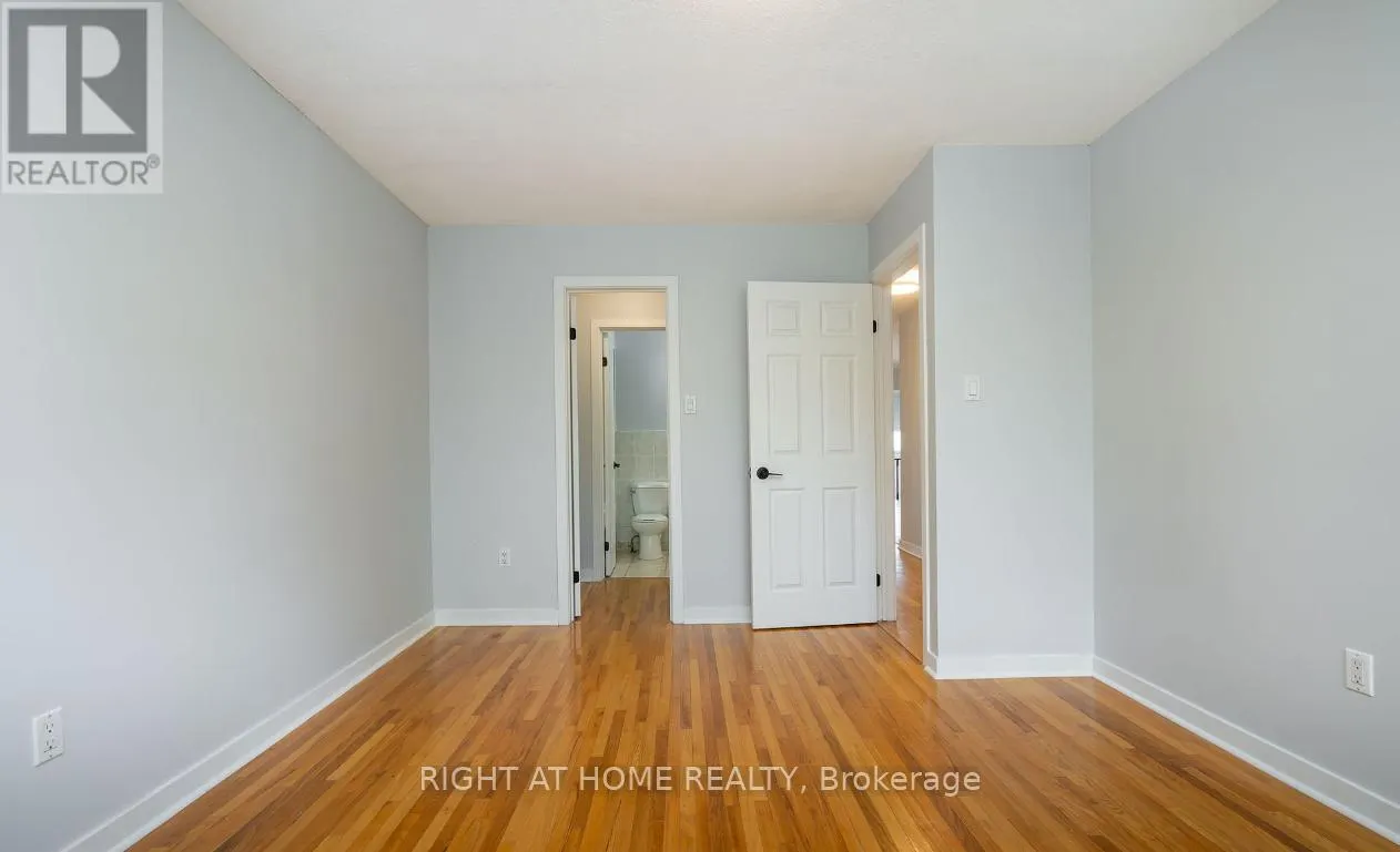 UPPER - 4122 DURSLEY CRESCENT